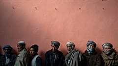 Taliban kamuda çalışan erkeklere sakal bırakme ve kıyafet yönetmeliğine uyma zorunluluğu getirdi