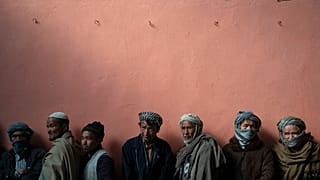 Taliban kamuda çalışan erkeklere sakal bırakme ve kıyafet yönetmeliğine uyma zorunluluğu getirdi