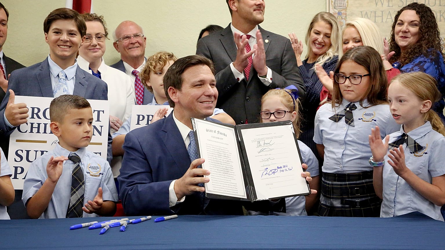 Il governatore della Florida dopo aver firmato il decreto