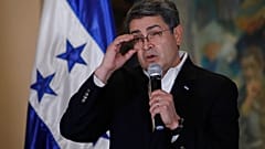ARCHIVO - El presidente de Honduras, Juan Orlando Hernández durante una conferencia de prensa en la Casa Presidencial en Tegucigalpa, Honduras, 24/3/2021
