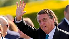 Jair Bolsonaro foi hospitalizado na segunda-feira à noite