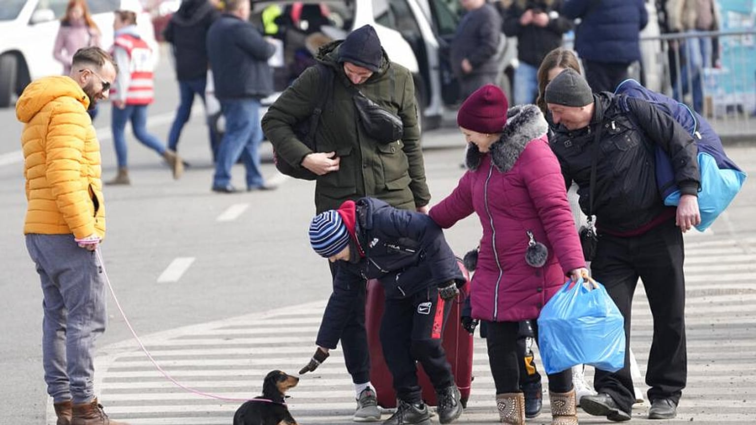 Flüchtlinge aus der Ukraine an der Grenze in Vysne Nemecke, Slowakei, 4. März 2022.