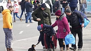 Flüchtlinge aus der Ukraine an der Grenze in Vysne Nemecke, Slowakei, 4. März 2022.