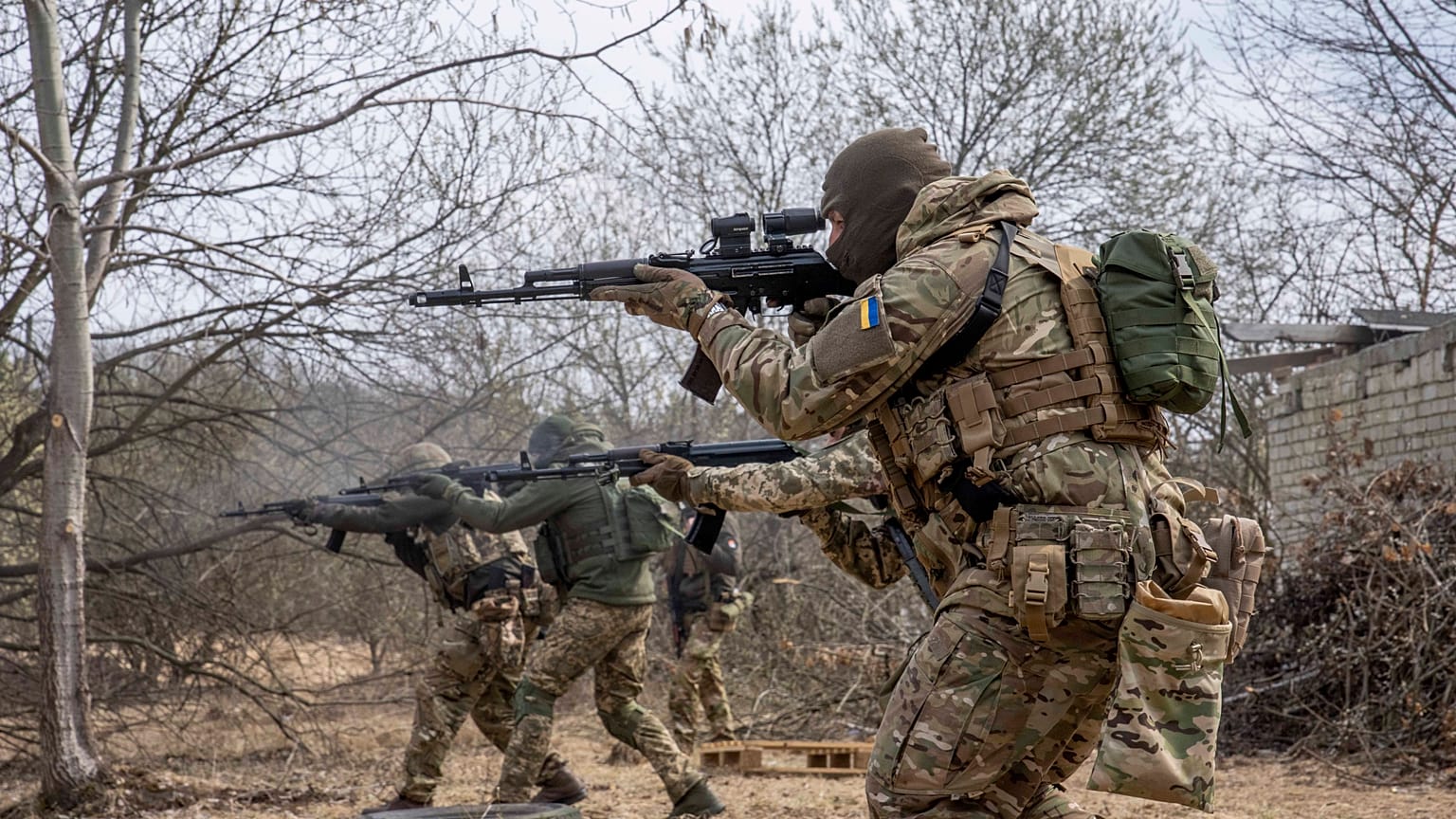 Ukrainian soldiers on the front lines of the war with Russia