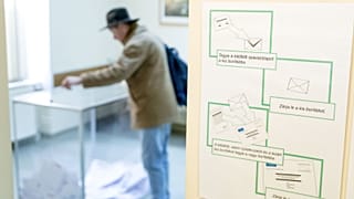 Levélszavazatok leadása a csíkszeredai főkonzulátuson 2018-ban
