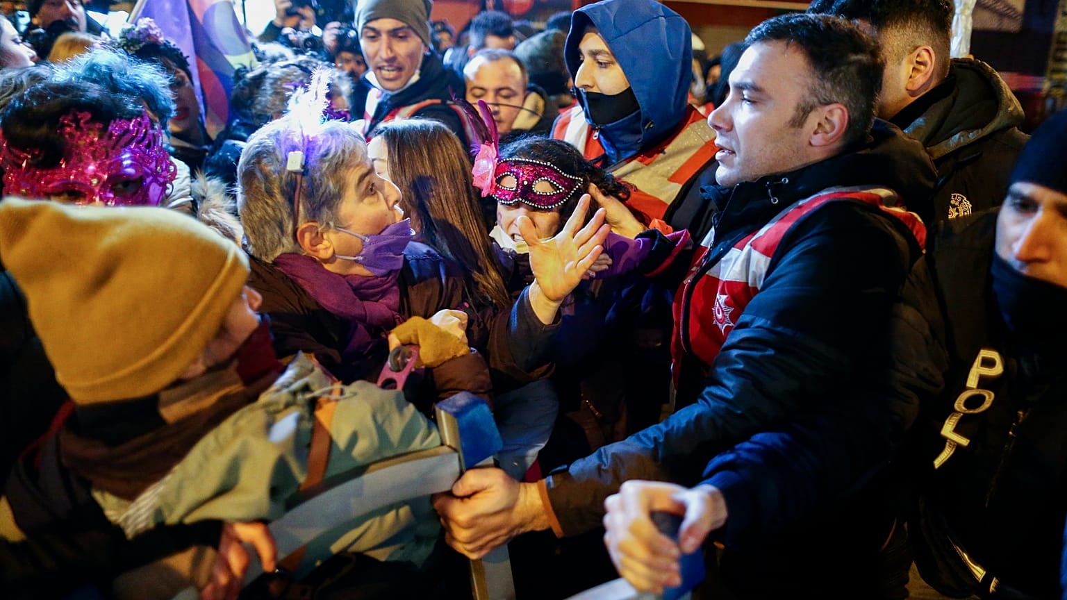 Türkiye'de göstericilere polis müdahalesi 