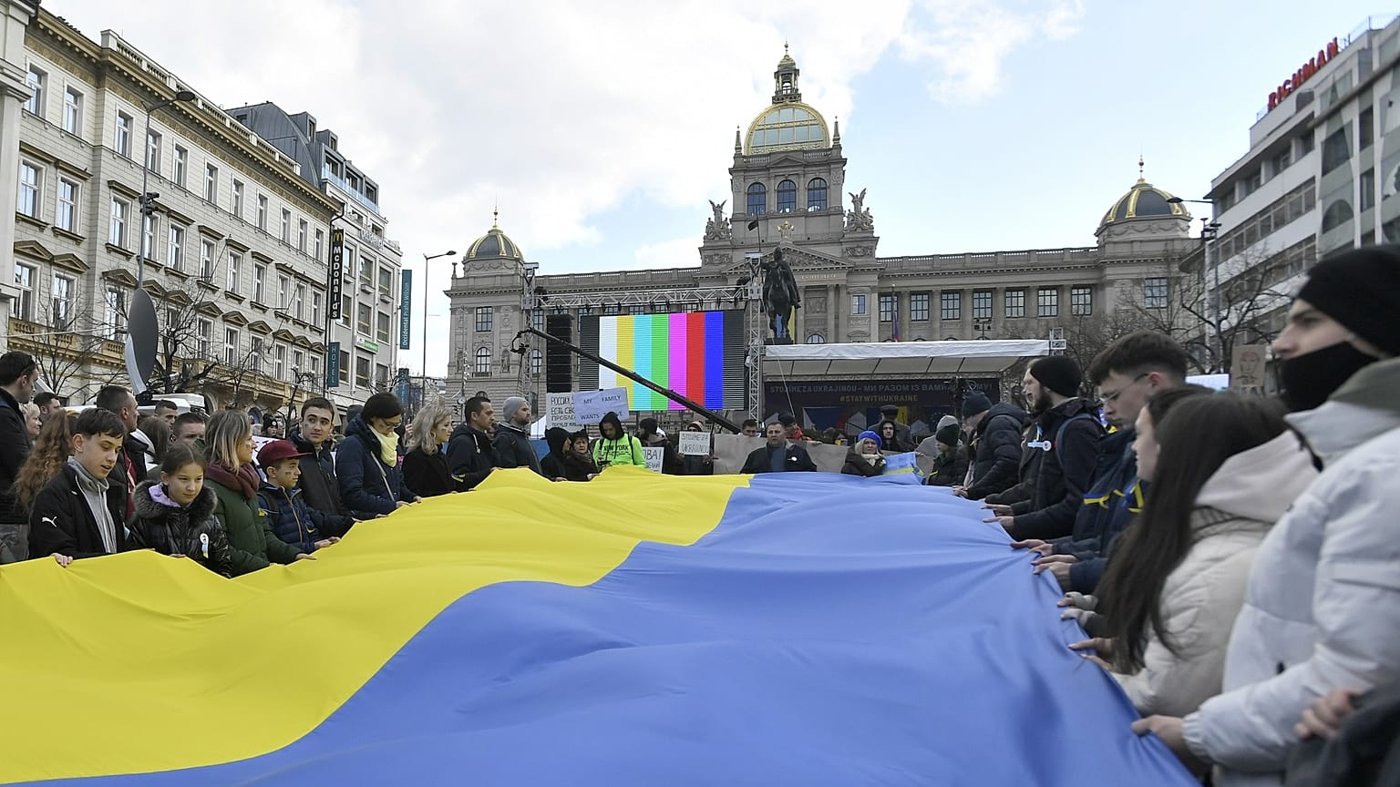 Demonstráció Prágában Ukrajna mellett (illusztráció)