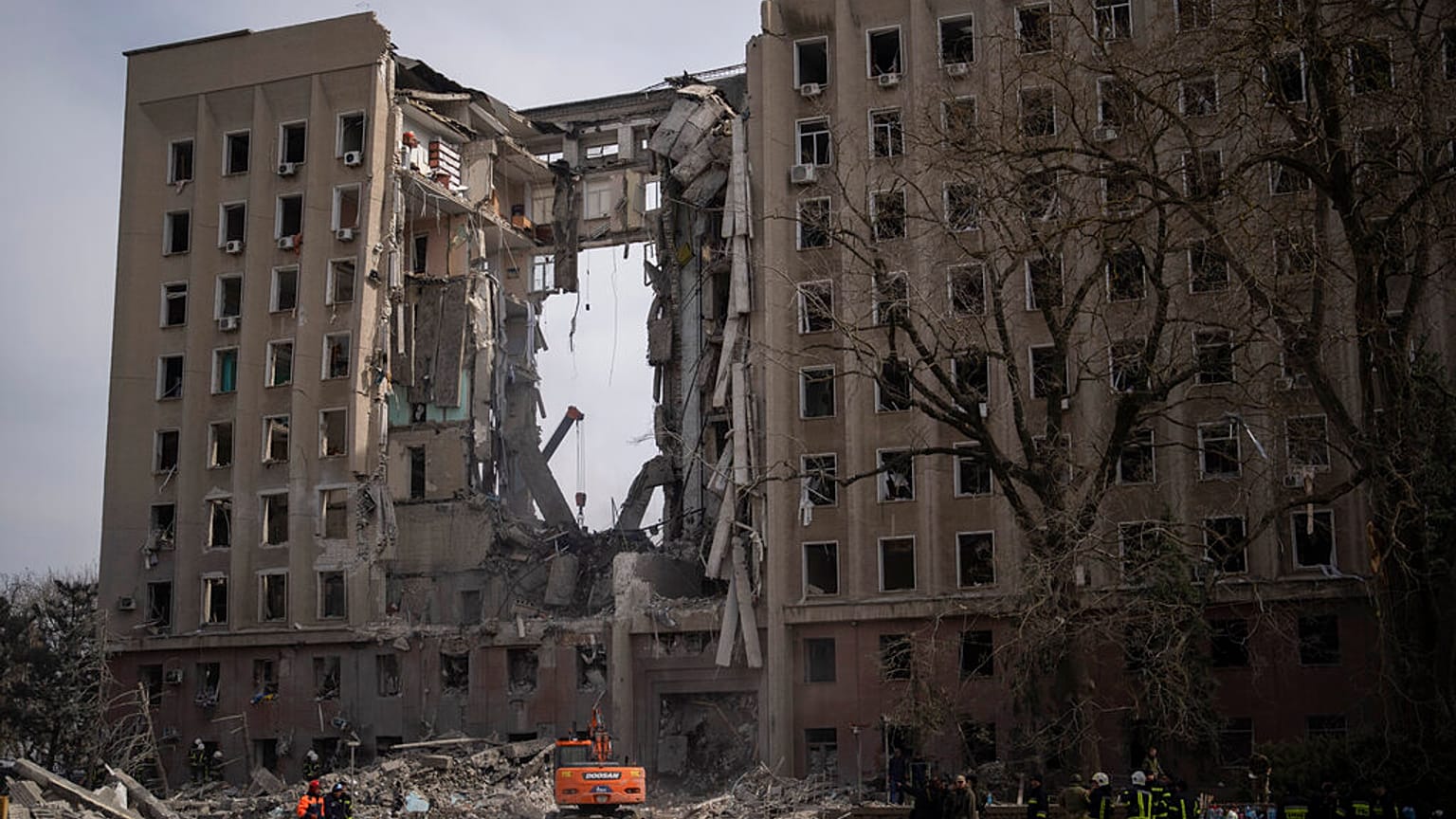 Edificio bombardedoa de la administración regional de Mikolaiv