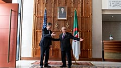 وزير الخارجية الجزائري رمطان لعمامرة يستقبل نظيره الأمريكي أنطوني بلينكين في الجزائر- الأربعاء 30 مارس 2022.