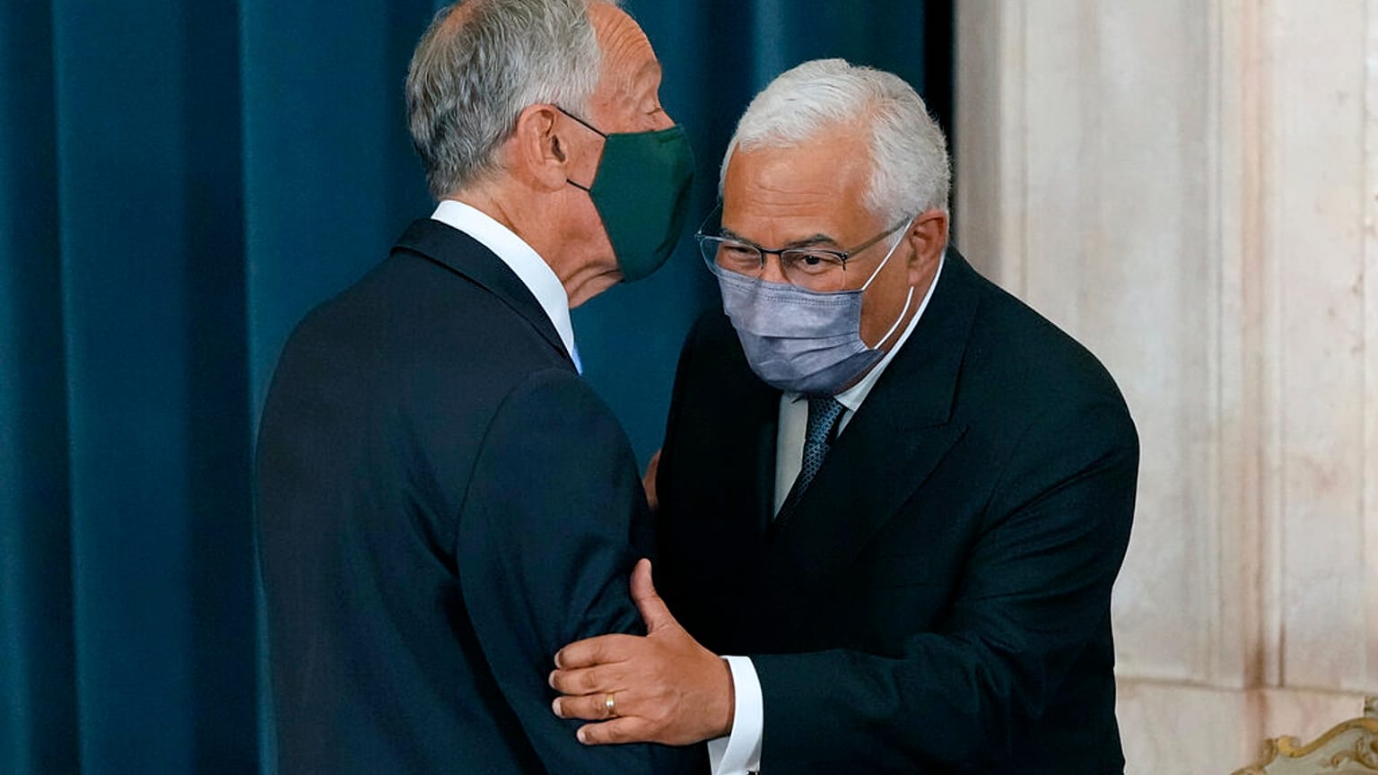 Marcelo Rebelo de Sousa e António Costa na cerimónia de tomada de posse do governo