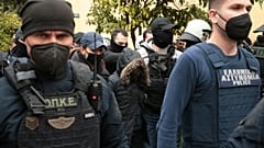 ΣΤΗΝ ΑΝΑΚΡΙΤΡΙΑ Η ΜΗΤΕΡΑ ΤΩΝ ΤΡΙΩΝ ΝΕΚΡΩΝ ΚΟΡΙΤΣΙΩΝ ΑΠΟ ΤΗΝ ΠΑΤΡΑ	
