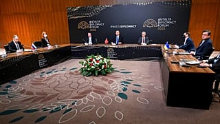 Μεβλούτ Τσαβούσογλου, Ντμίτρο Κουλέμπα, Σεργκέι Λαβρόφ