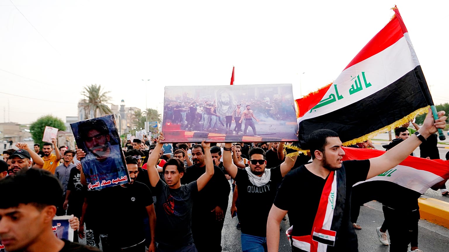 أرشيف: صورة من المظاهرات التي هزت العراق العام الماضي