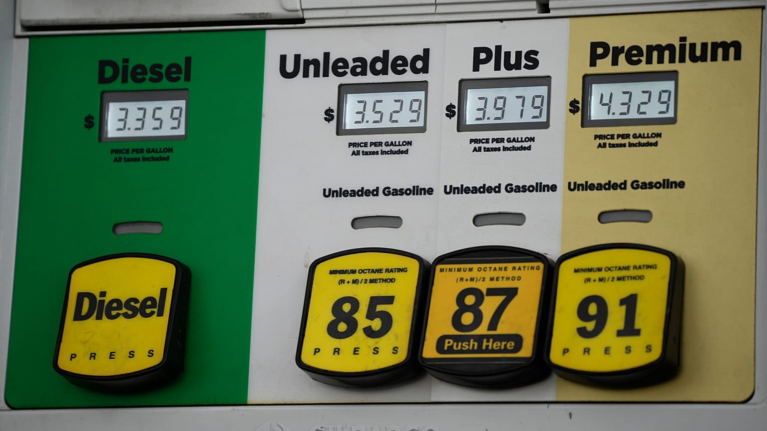 Petrol fiyatları düşüşe geçti