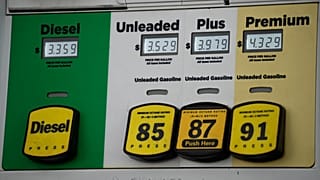 Petrol fiyatları düşüşe geçti