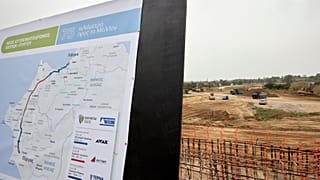  Άποψη από το εργοτάξιο κατά τη διάρκεια της επίσκεψης του πρωθυπουργού Κυριάκου Μητσοτάκη, στο εργοτάξιο κατασκευής του αυτοκινητόδρομου Πατρών - Πύργου στην Αμαλιάδα