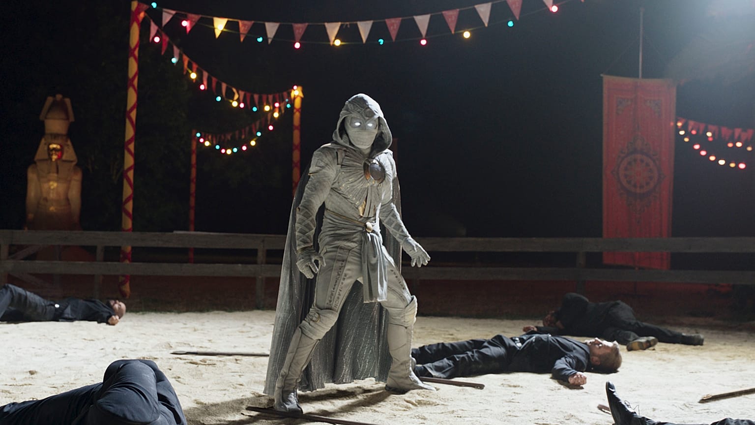 مشهد من مسلسل "فارس القمر" "Moon Knight" من إنتاج شركة مارفل العالمية
