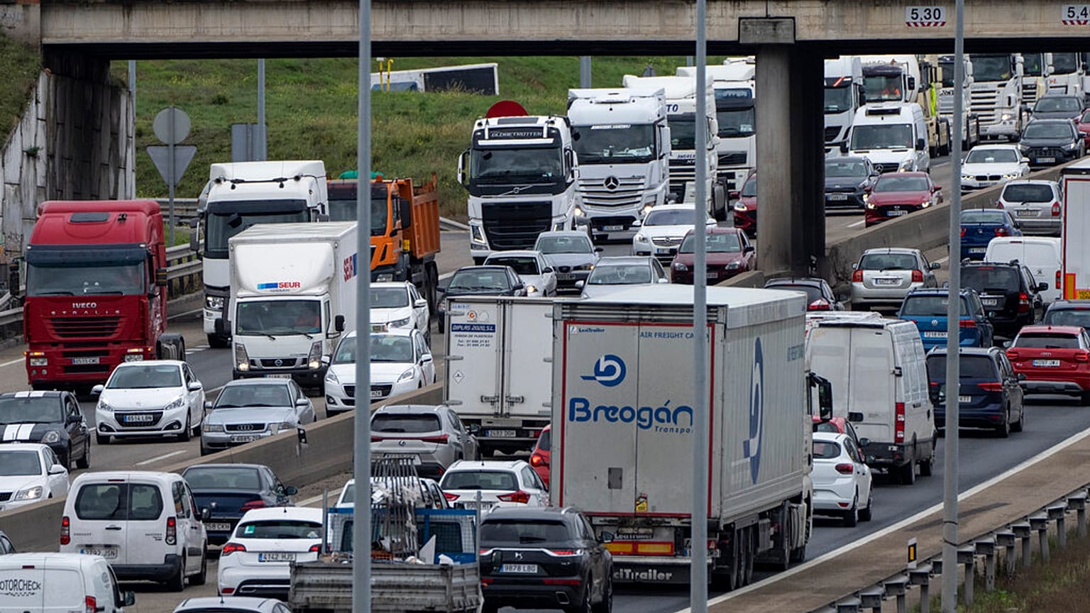 Protesta reciente de un grupo de camioneros en las cercanías de Madrid (España).