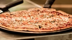 E.coli auf Tiefkühlpizzen sind offenbar für den Tod von zwei Kindern und Lebensmittelvergiftungen von dutzenden weiteren verantwortlich.