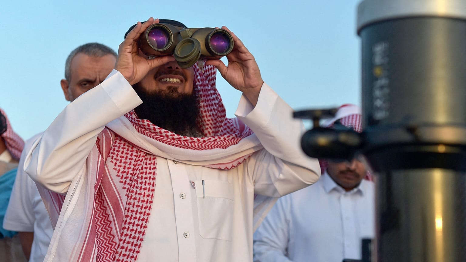 ترقب هلال شهر رمضان في السعودية.