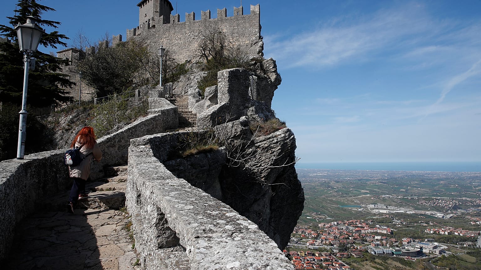 San Marino Cumhuriyeti İtalya sınırları içinde dağlık bir bölgede yer alıyor