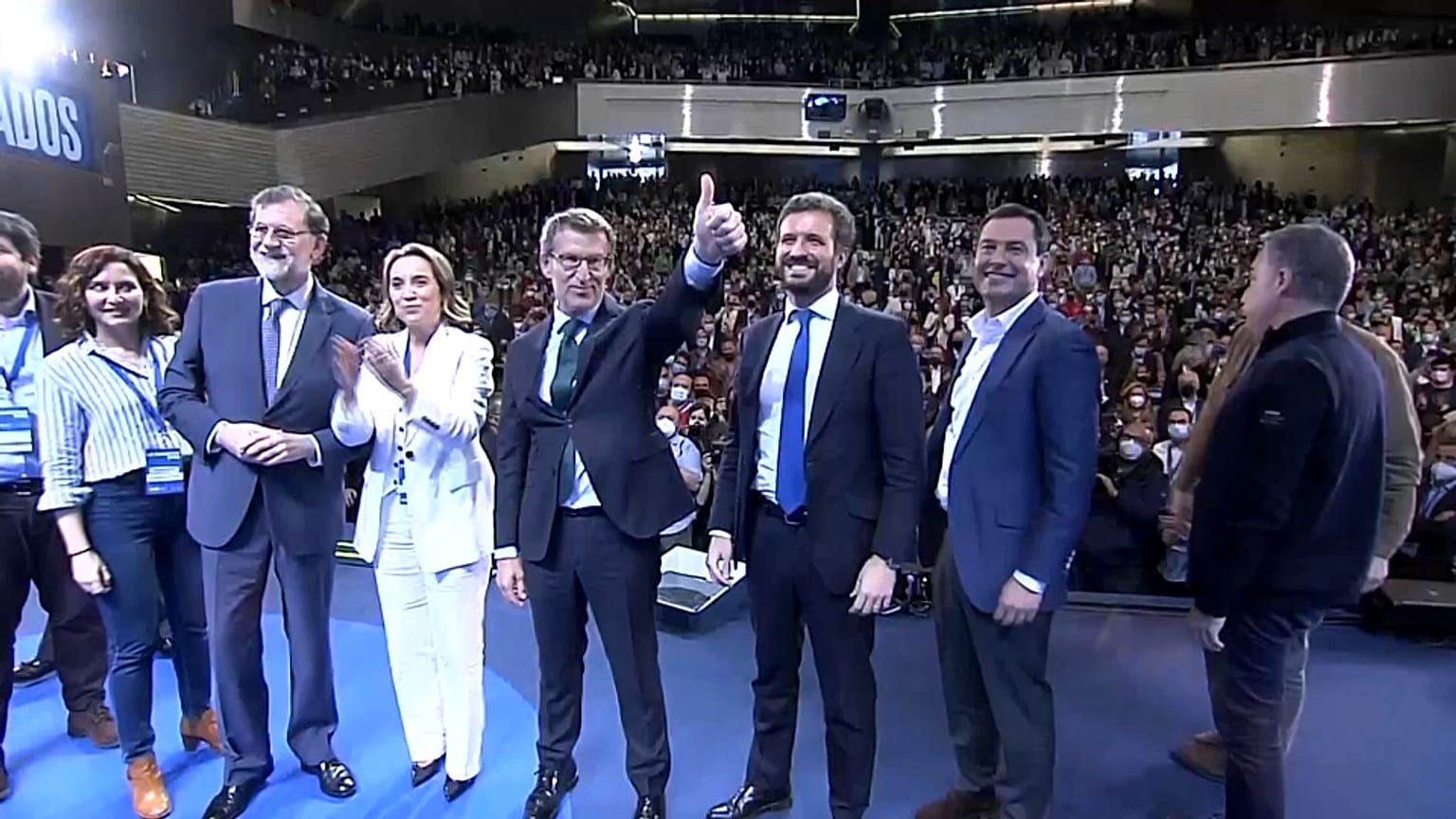 EBU/ Núñez Feijóo con su antecesor Pablo Casado, el expresidente del partido Mariano Rajoy y los presidentes autonómicos de la formación