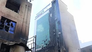 حريق يدمر مركزا تجاريا في الصومال.
