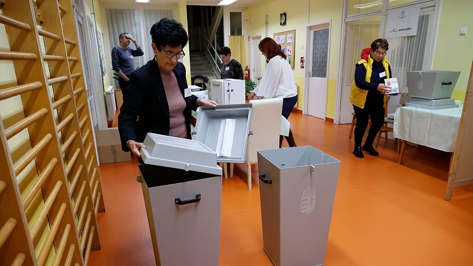 Szavazókör megnyitása egy nagykanizsai óvodában