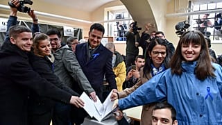 Петер Марки-Зай голосует в Ходмезёвашархее на юге Венгрии, 3 апреля 2022