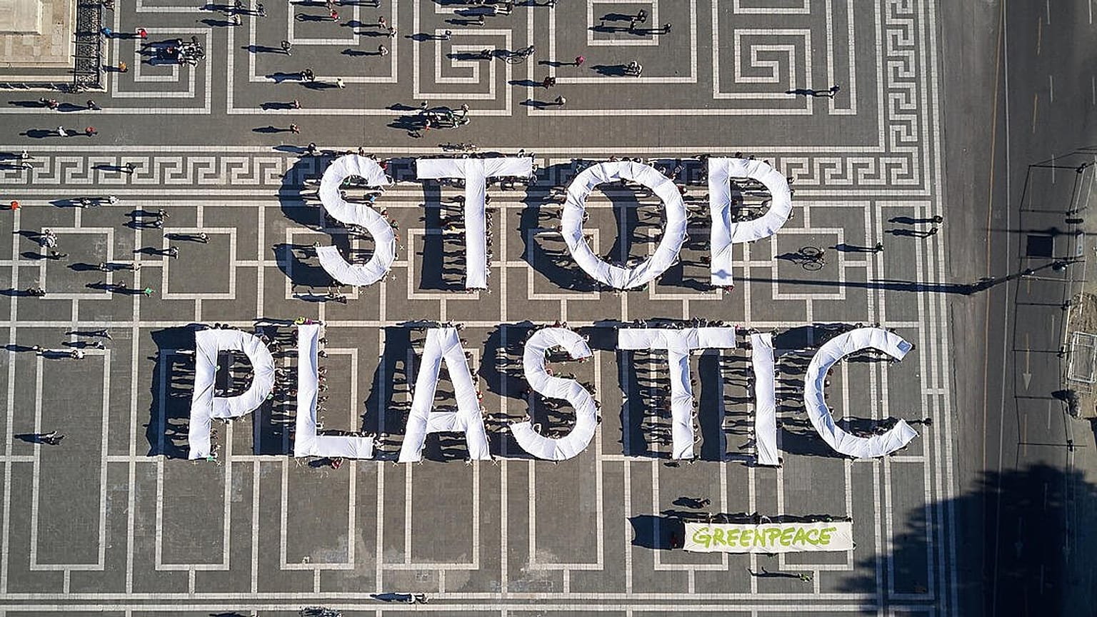 A Greenpeace demonstrációja a Hősök terén