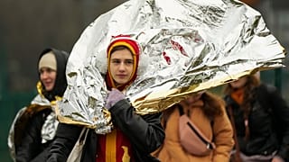 Украинские беженцы на пограничном пункте Медыка в Польше