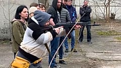 Frauen im militärischen Trainingscamp bei Odessa in der Ukraine