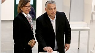 Macar Başbakan Viktor Orban parlamento seçimlerinde oyunu sandığa atarken