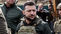 Le président ukrainien en visite à Boutcha, le 4 avril 2022