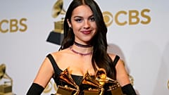 64. Grammy Müzik Ödülleri'nde Olivia Rodrigo Yılın En İyi Sanatçısı ödülünü aldı