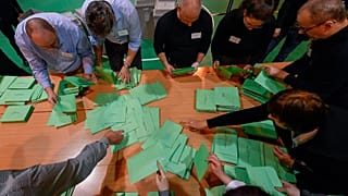 Urnabontás a debreceni Fazekas Mihály Gimnáziumban