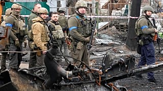 Präsident der Ukraine Wolodymyr Selenskyj in Butscha, wo viele Tote gefunden wurden