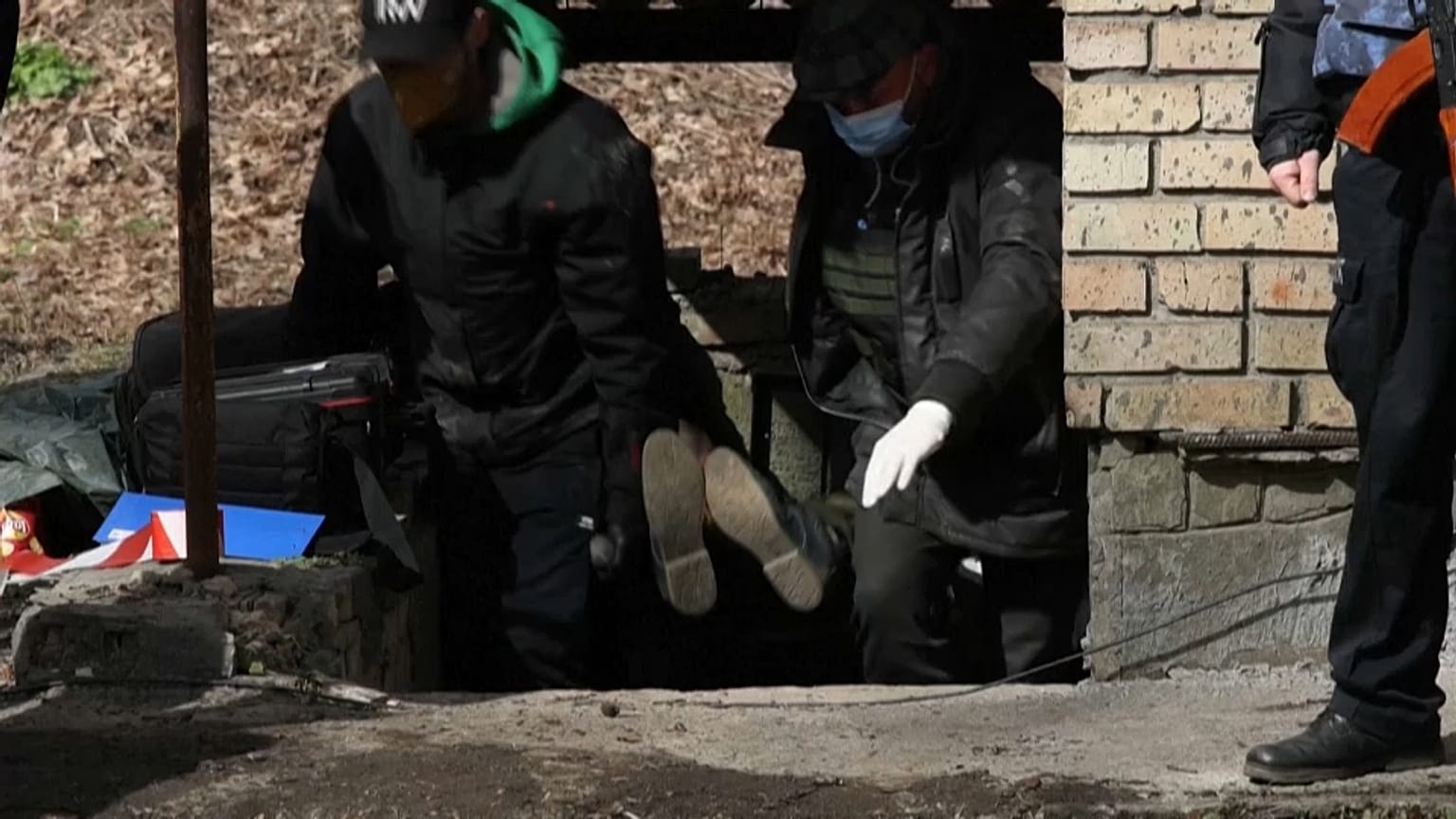 Tömegsírokra bukkantak Bucsában 