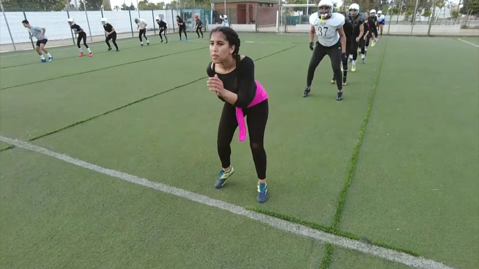 كرة القدم الأمريكية لديها فرق نسائية الآن في الرباط 
