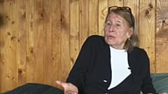 Marta Alberti, bisnieta del gran escritor ruso León Tolstoi, en su casa en Suiza. 