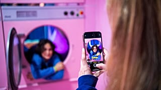 O "Youseum" em Estocolmo não tem obras de arte nas paredes. Em vez disso, a decoração destina-se a servir de fundo para fotos