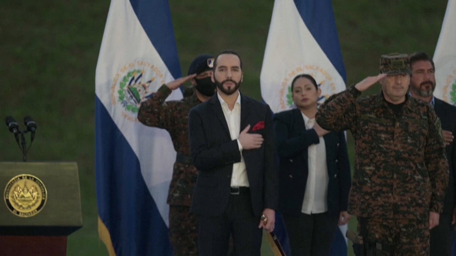 El presidente salvadoreño, Nayib Bukele, durante un acto de graduación de militares