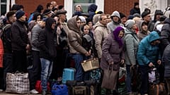 Warten auf die Bahn: Zahlreiche Menschen verlassen Kramatorsk per Zug