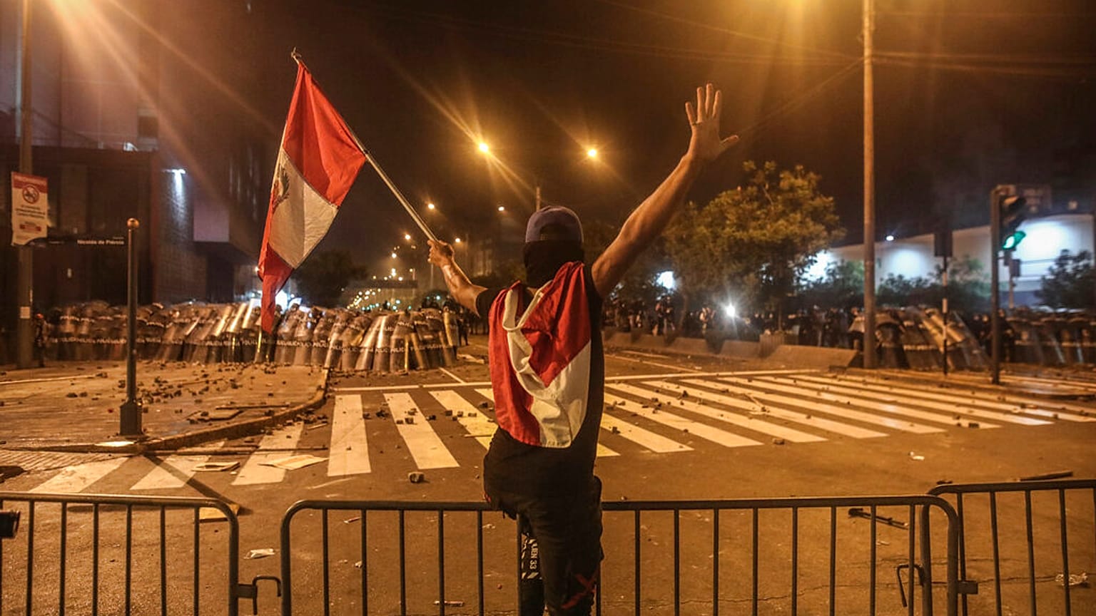 Las protestas en Perú hacen rectificar al presidente Castillo