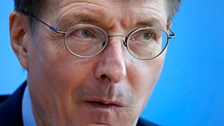 Der deutsche Gesundheitsminister Karl Lauterbach bei einer Pressekonferenz in Berlin, 22.12.2021