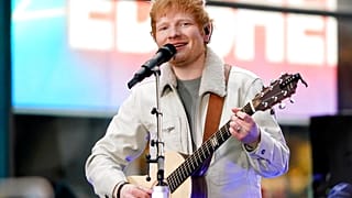 Эд Ширан выступает на шоу NBC, 9 декабря 2021 г.