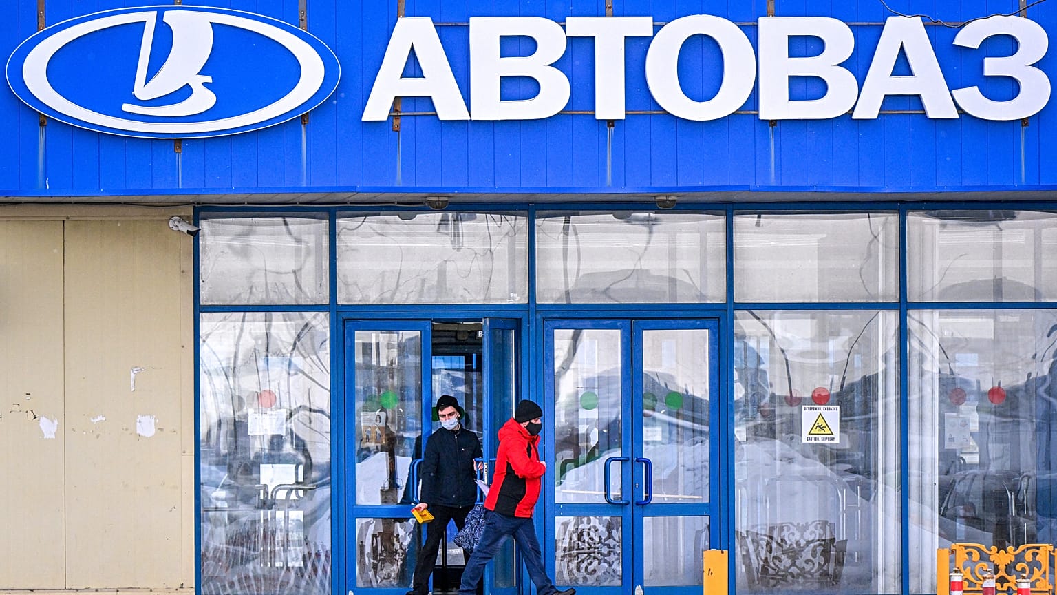 Exterior de una fábrica de automóviles de AvtoVAZ