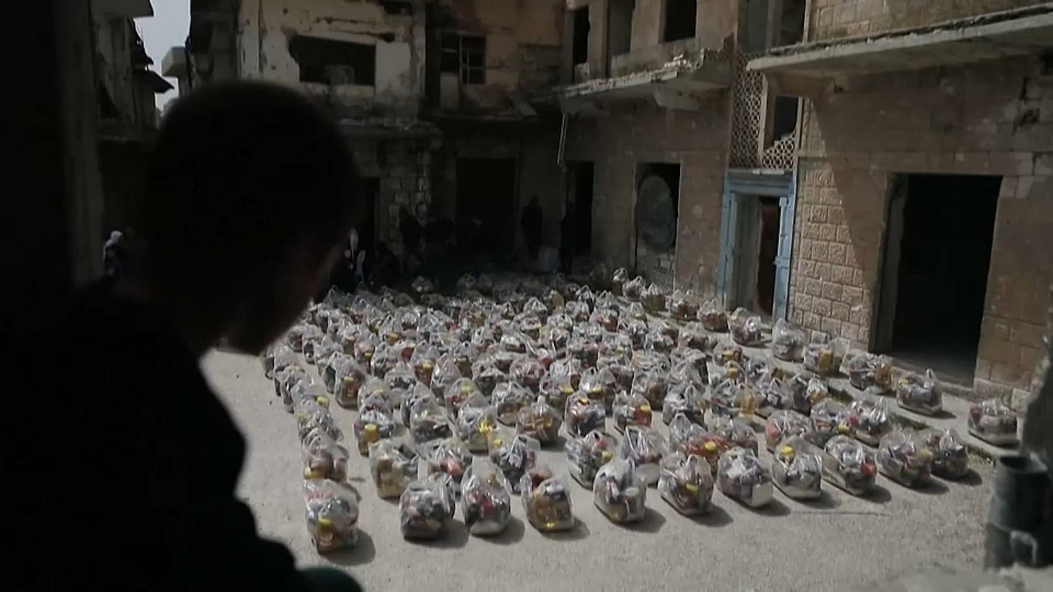 Lotes de comida en al-Najieh, provincia de Idlib, Siria, 6/4/2022
