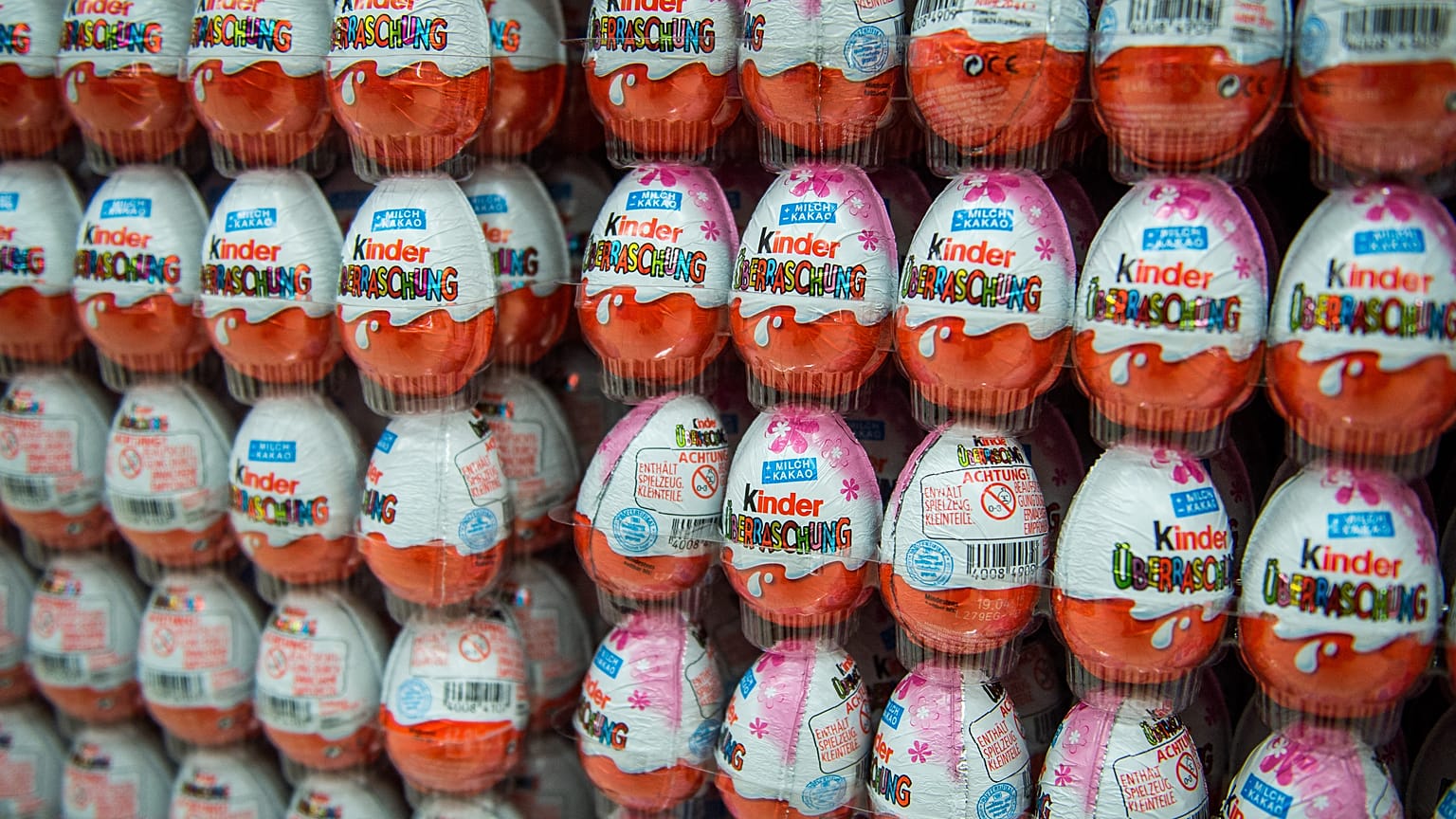 Шоколадные яйца Kinder surprise