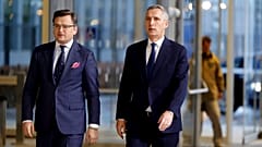 Dmytro Kuleba (links im Bild) und Jens Stoltenberg